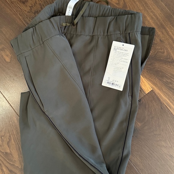 On the right track pant- Lululemon -10 - Picture 7 of 7